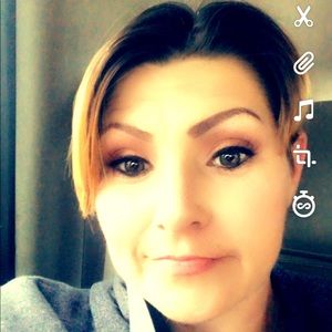 Meet your Posher, April